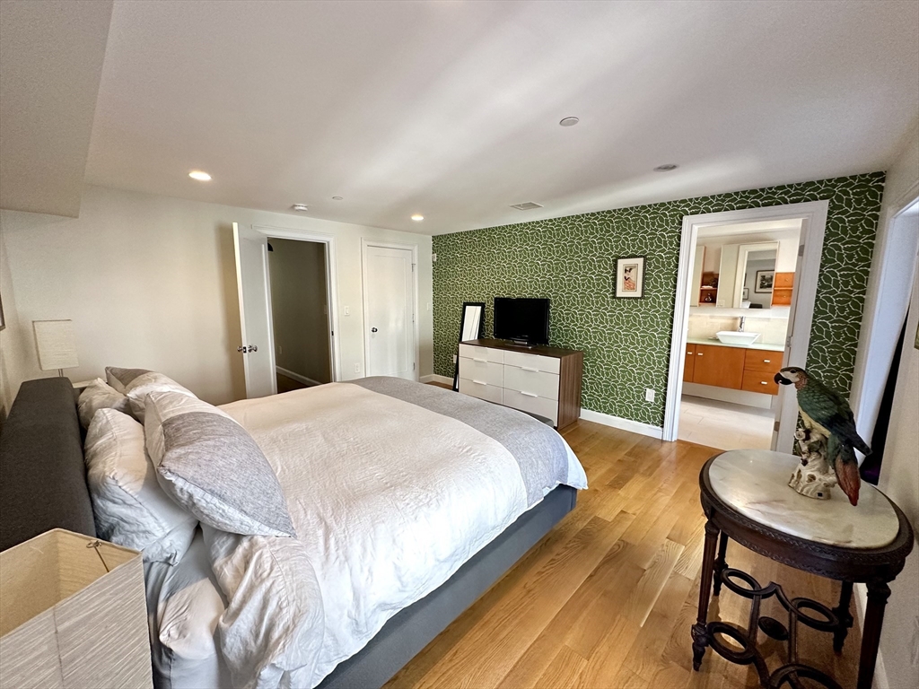 73 Broad St, Downtown