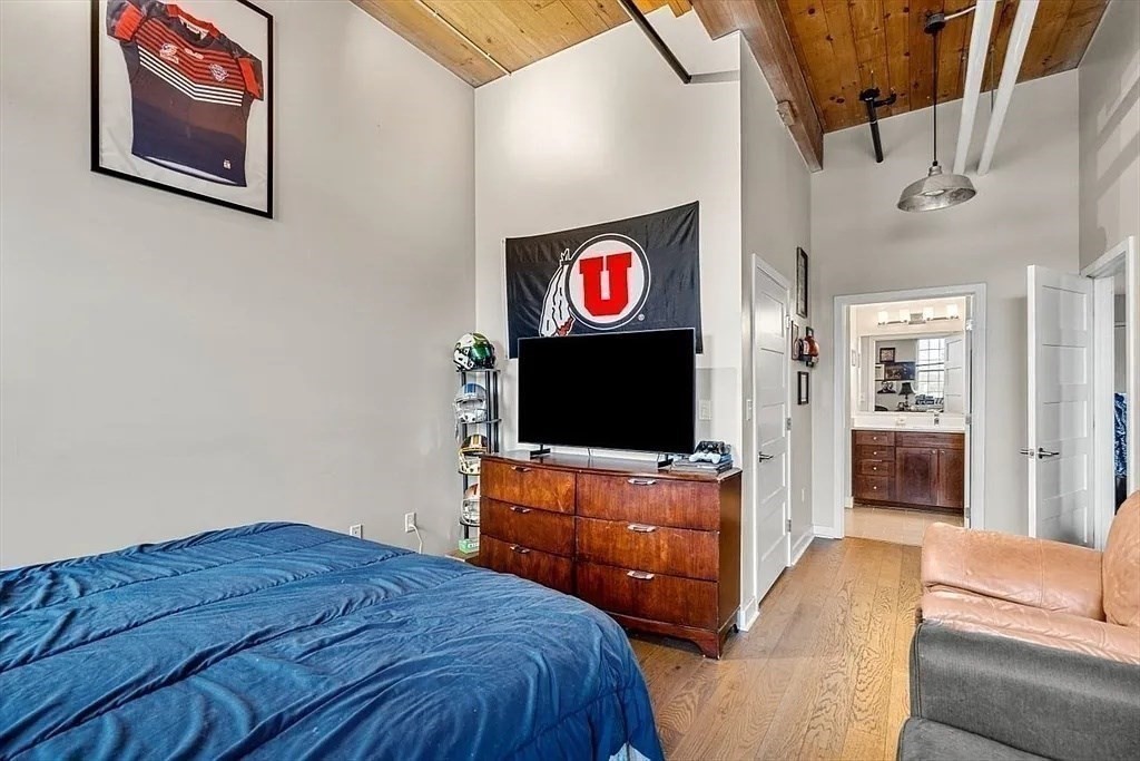 130 John St, Downtown