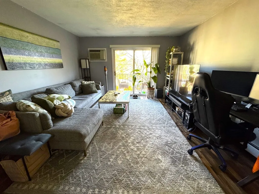 80 Walnut St, Canton