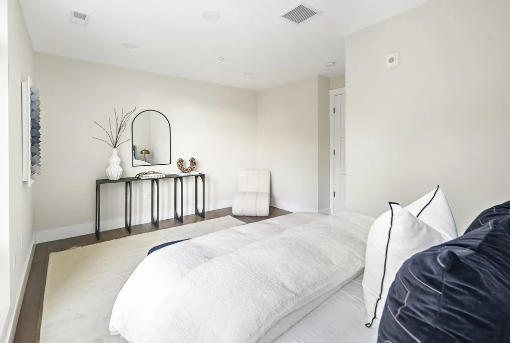 20 Kinmonth Rd, Waban