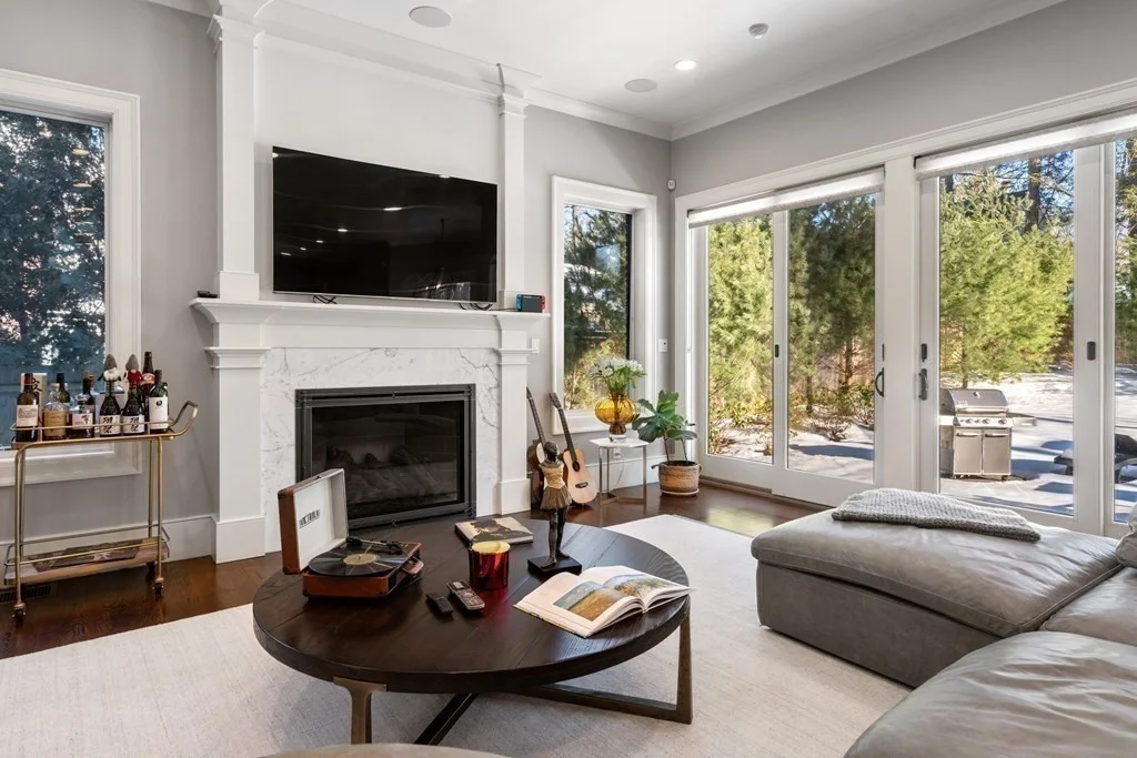 1580 Beacon St, Waban