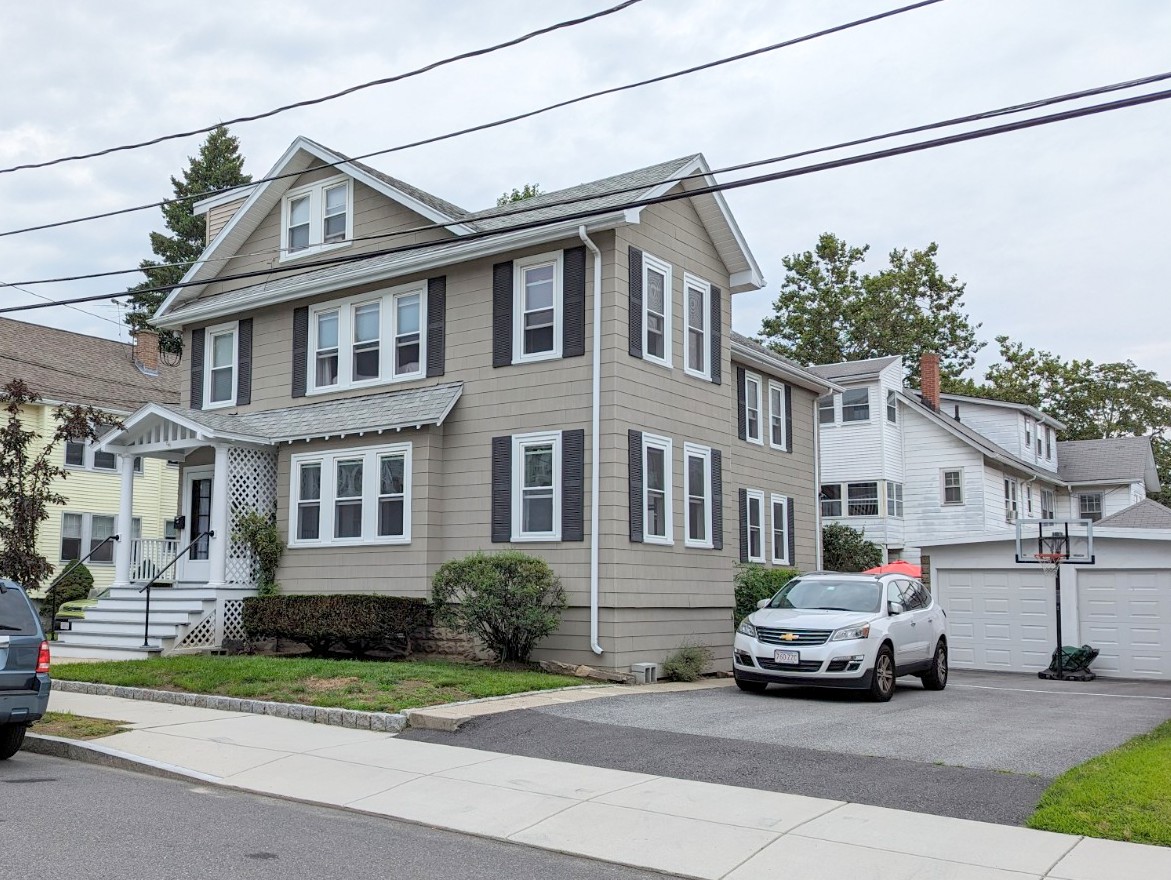 13 Kimball Rd, Watertown