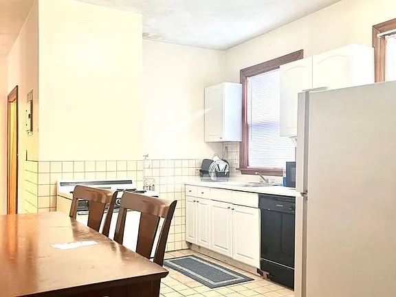 38 Linden St, Allston