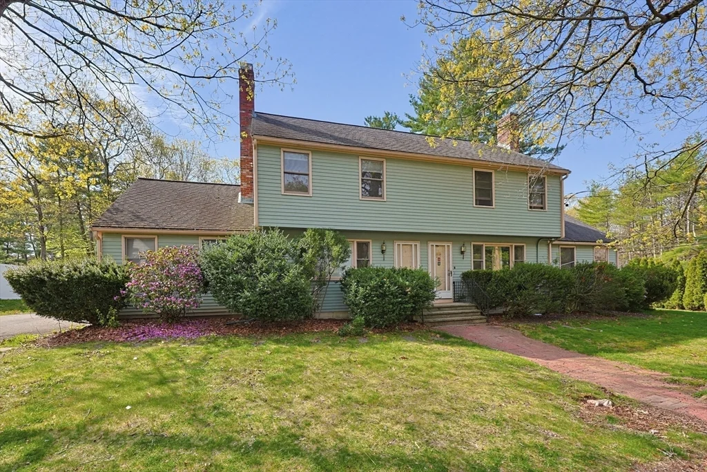 1 West Belcher, Foxboro