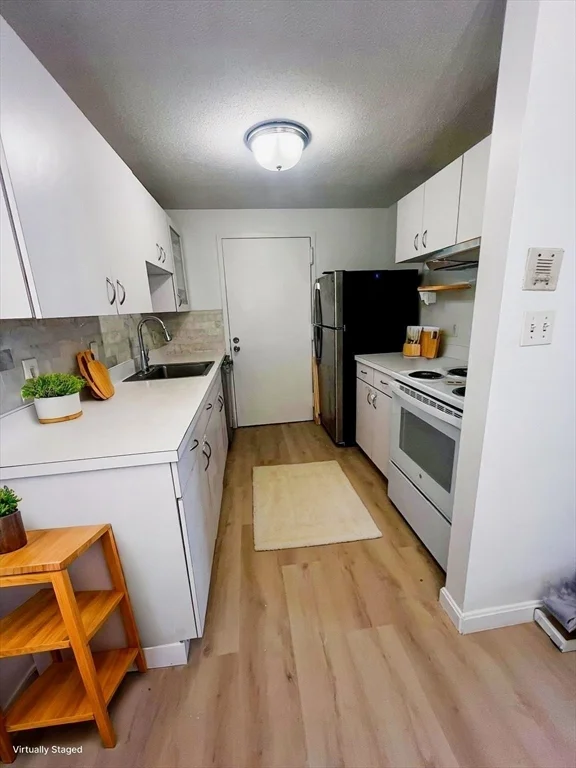 1 Village Hill Ln, Natick