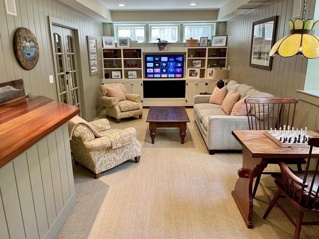 1 Pochick Ave, Nantucket