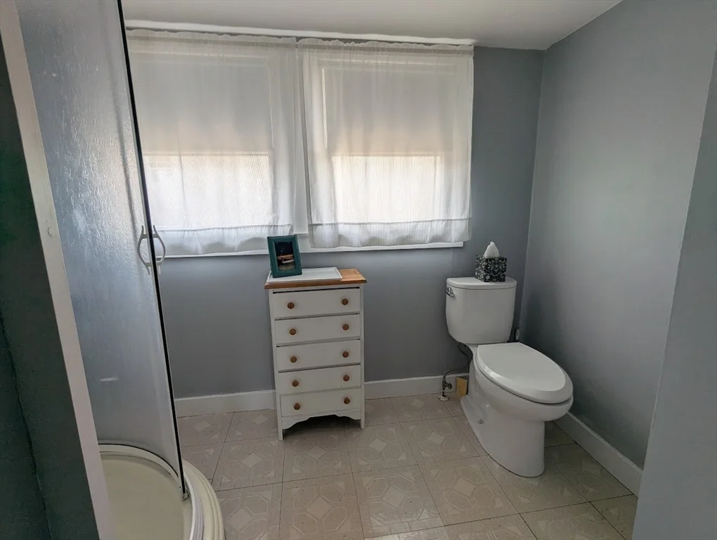 12 Cove Rd, Little Neck