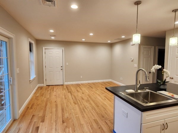 158 Hayden Rowe, Hopkinton