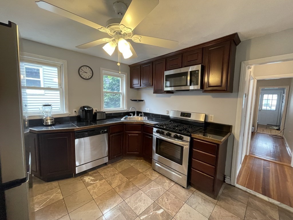 9 Maine Ave, East Somerville