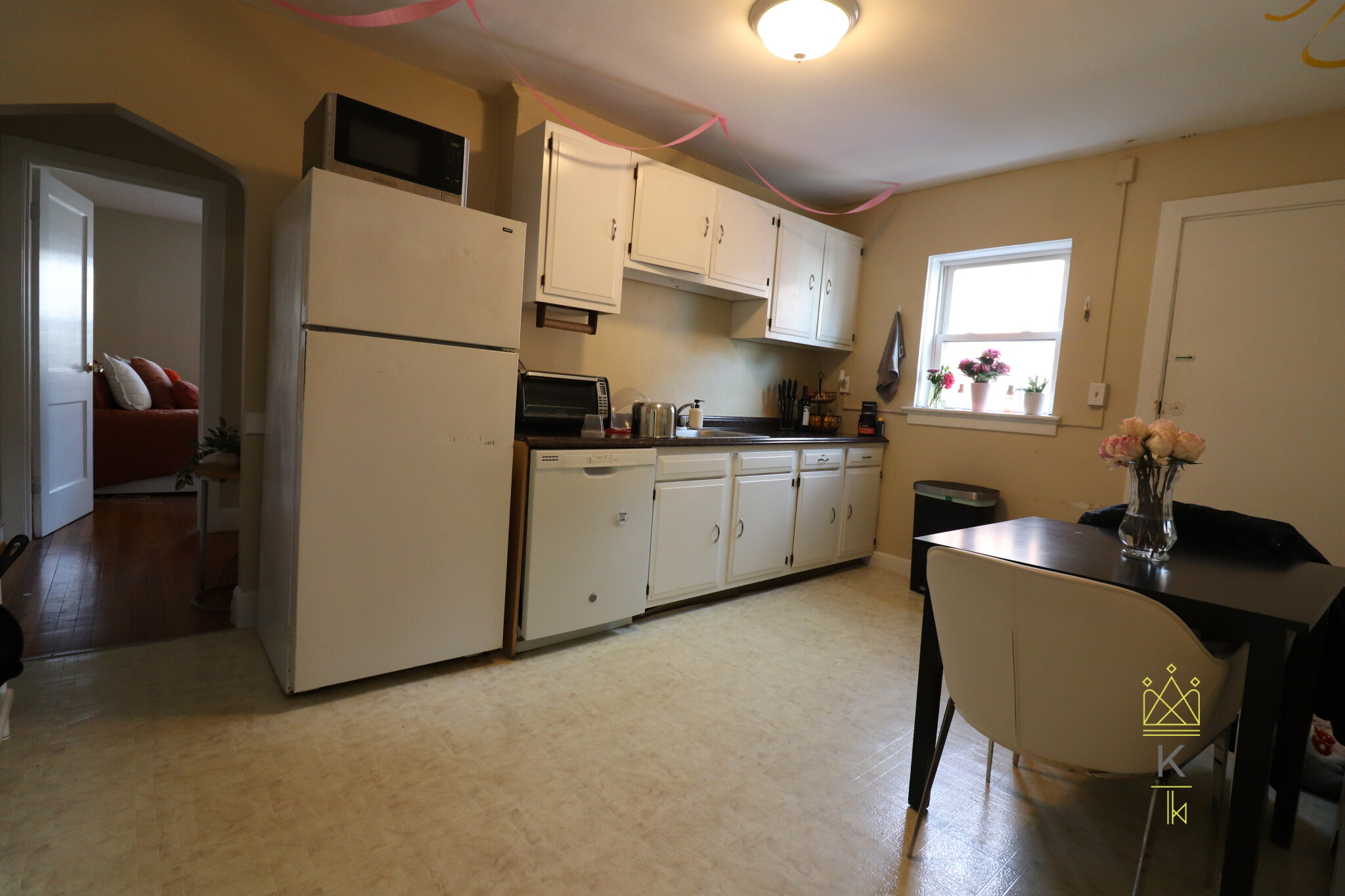 1 bed, 1 bath apartment for rent at 34 Beechcroft St Unit 1, Oak Square — photo 3 of 7