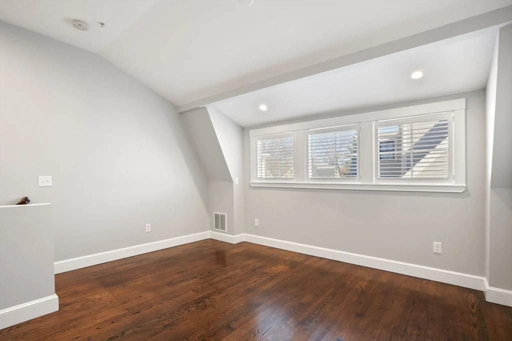 5 Atwood Sq, Jamaica Plain