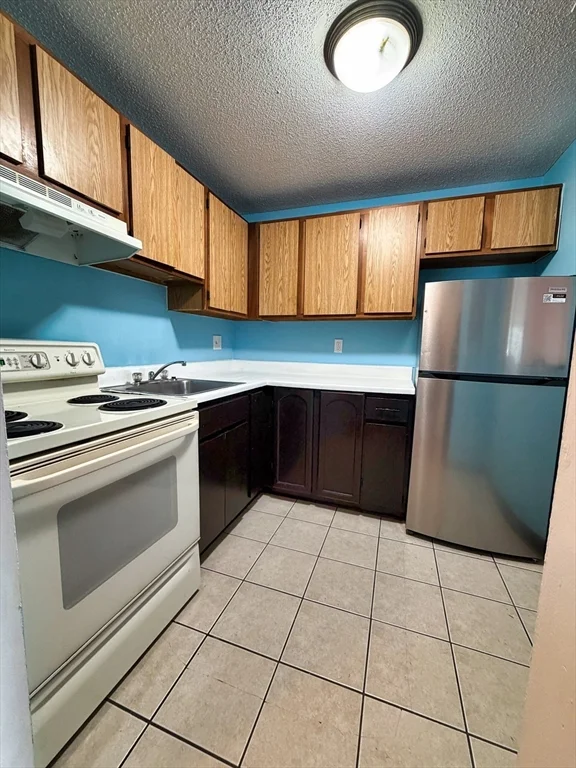 75 Scotch Pond Pl, Quincy