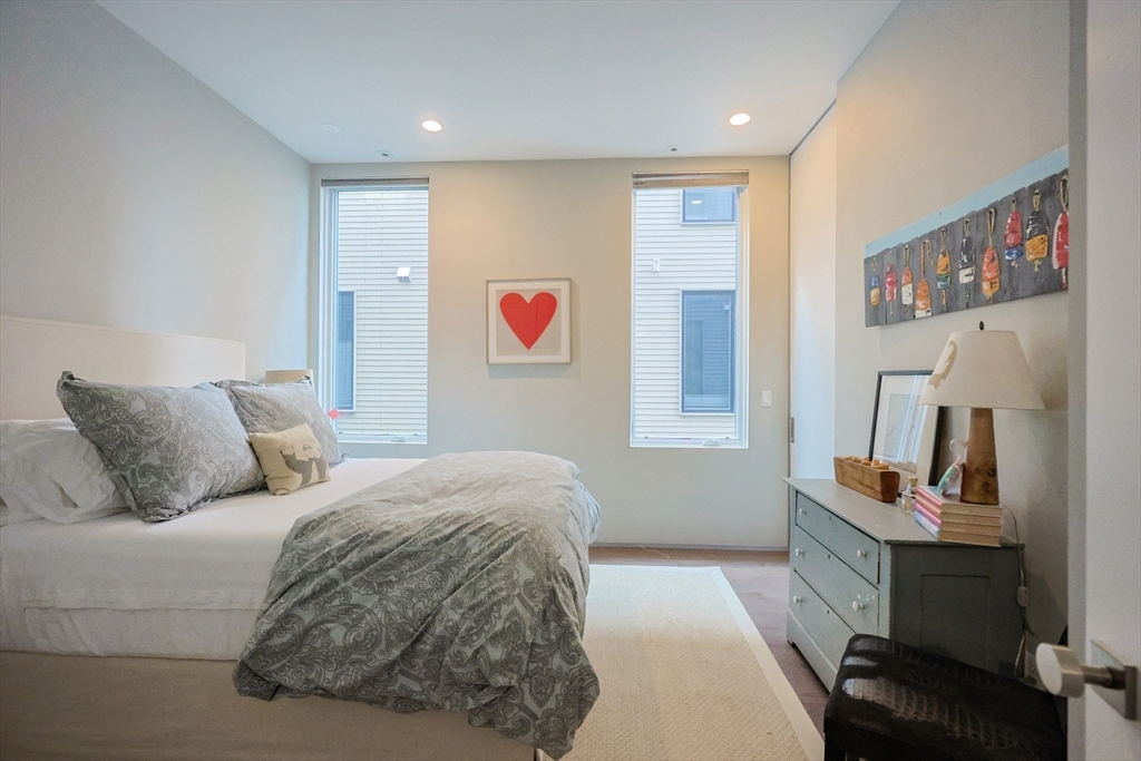 537 E 1st, South Boston