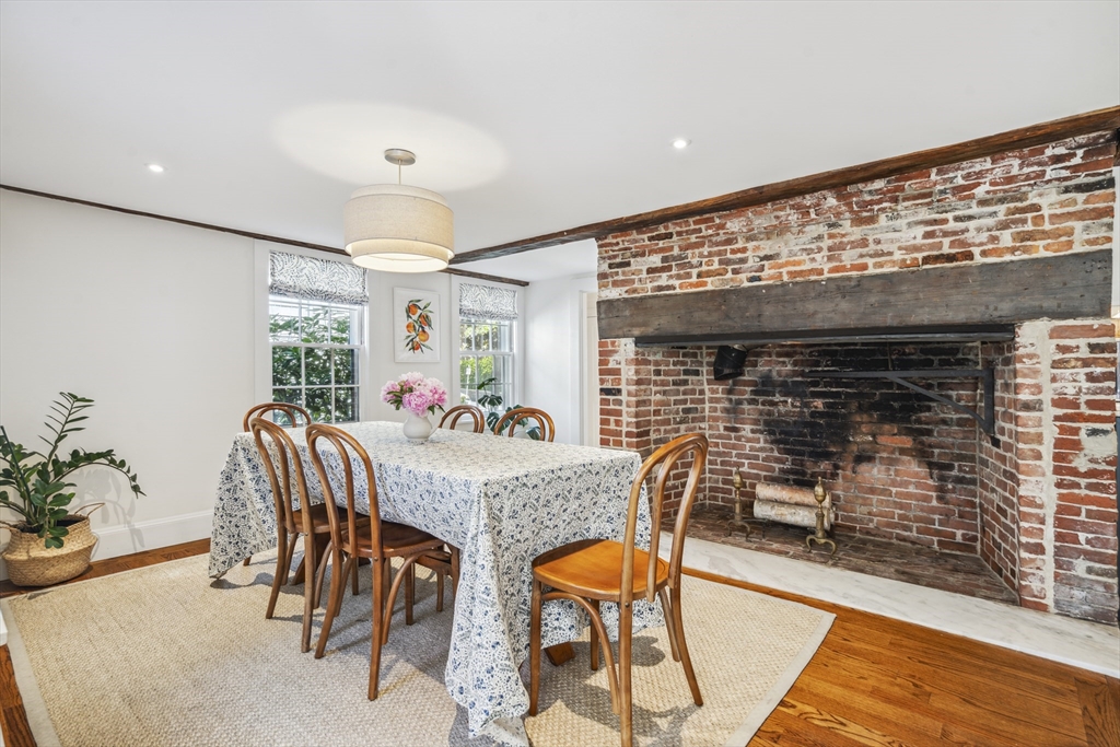 101 Elm St, Marblehead