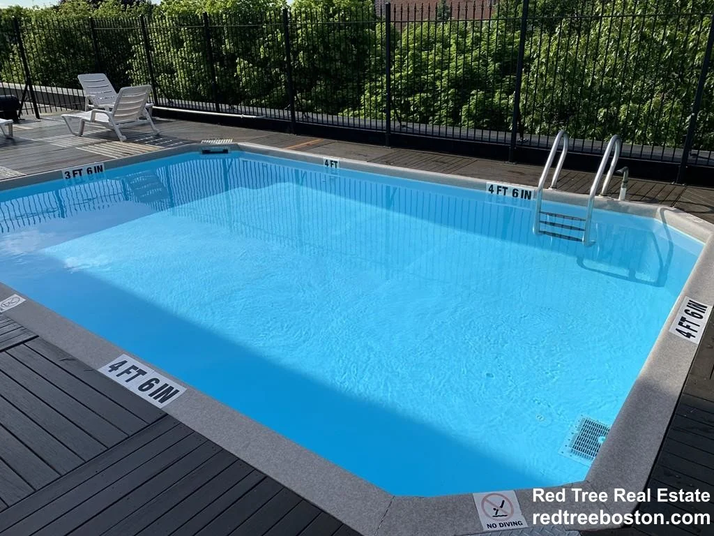 125 Pleasant St, North Brookline