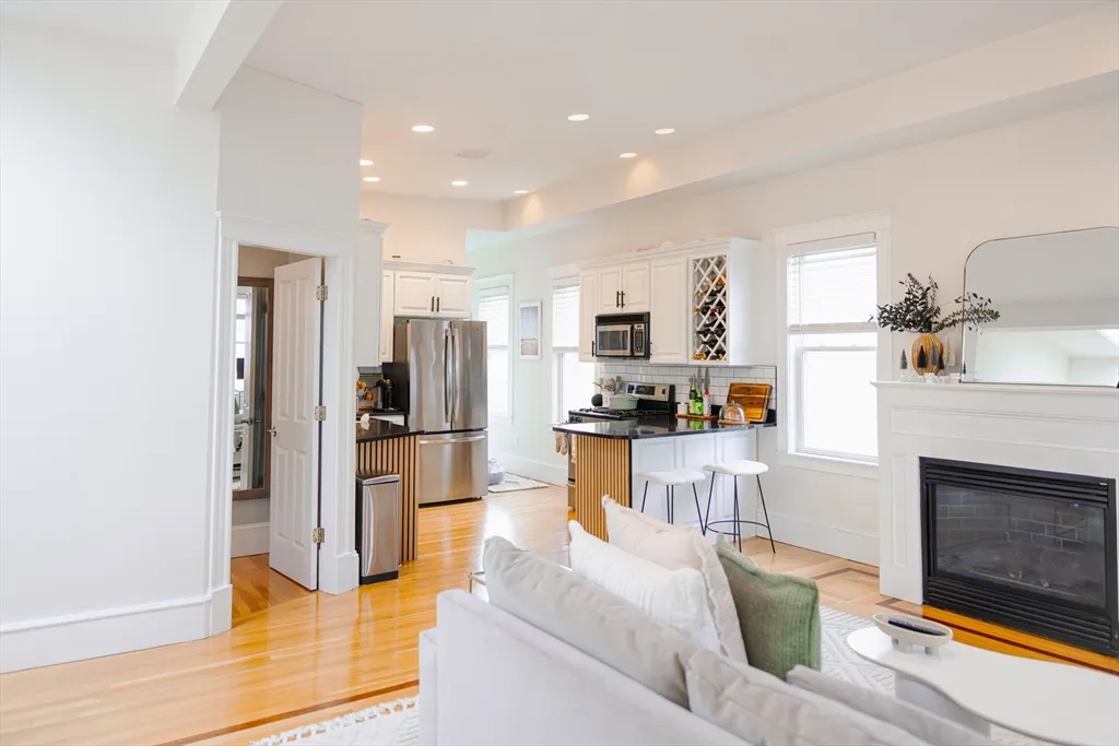 663 E 7th, South Boston