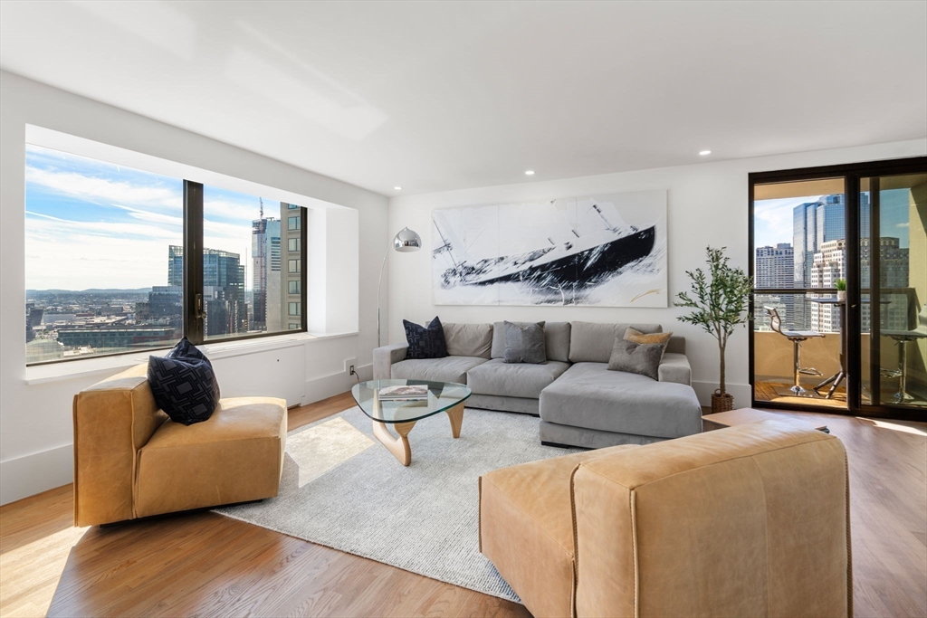 85 E India Row, Waterfront