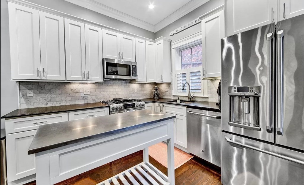3 bed, 2 bath apartment for rent at 342-346 Dorchester St Unit 2, South Boston — photo 1 of 13