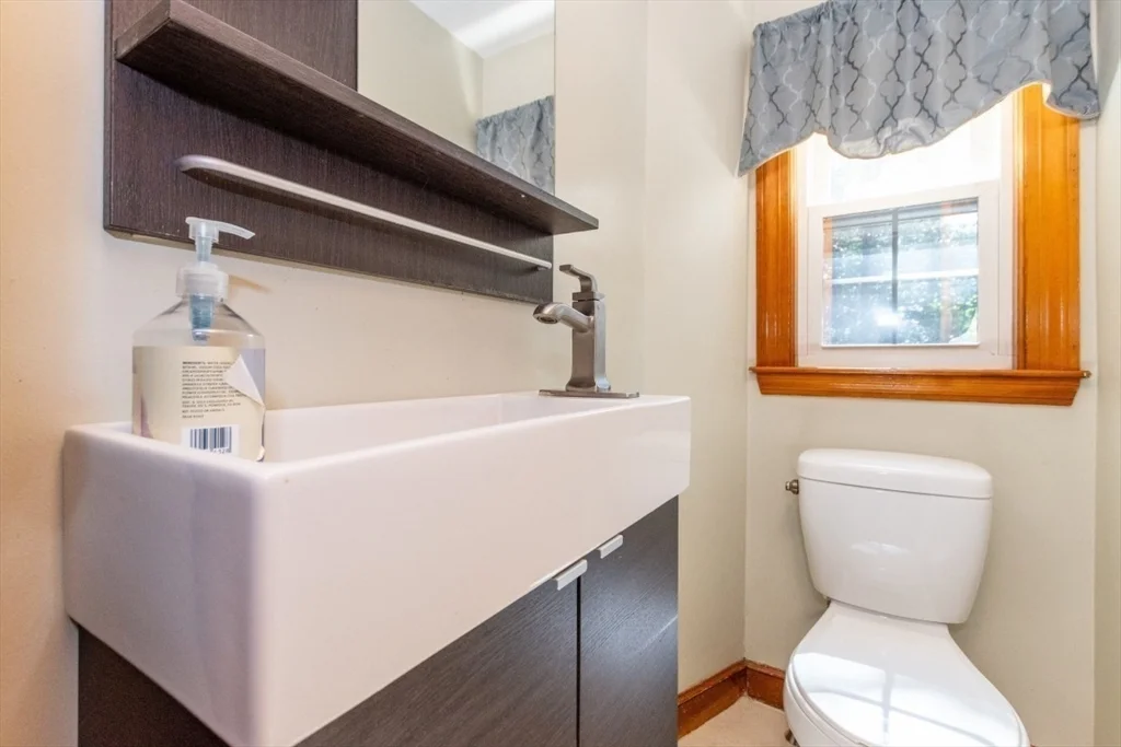 15 Lexington St, Burlington