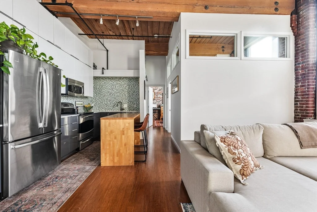 320 West 2nd St, South Boston