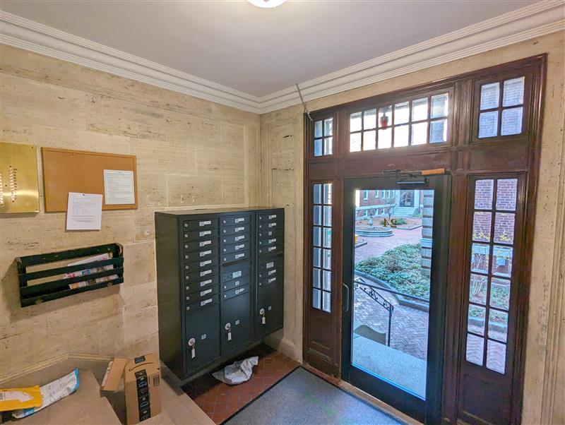 24 Chauncy St, Neighborhood Nine