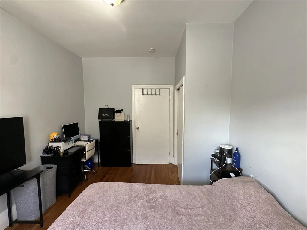 332 Main St, Everett