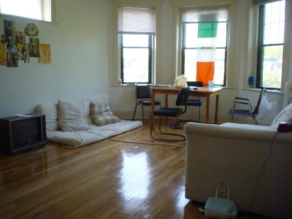 1 split bed, 1 bath apartment for rent at 71 Harvard Ave Unit 6, Allston — photo 2 of 3