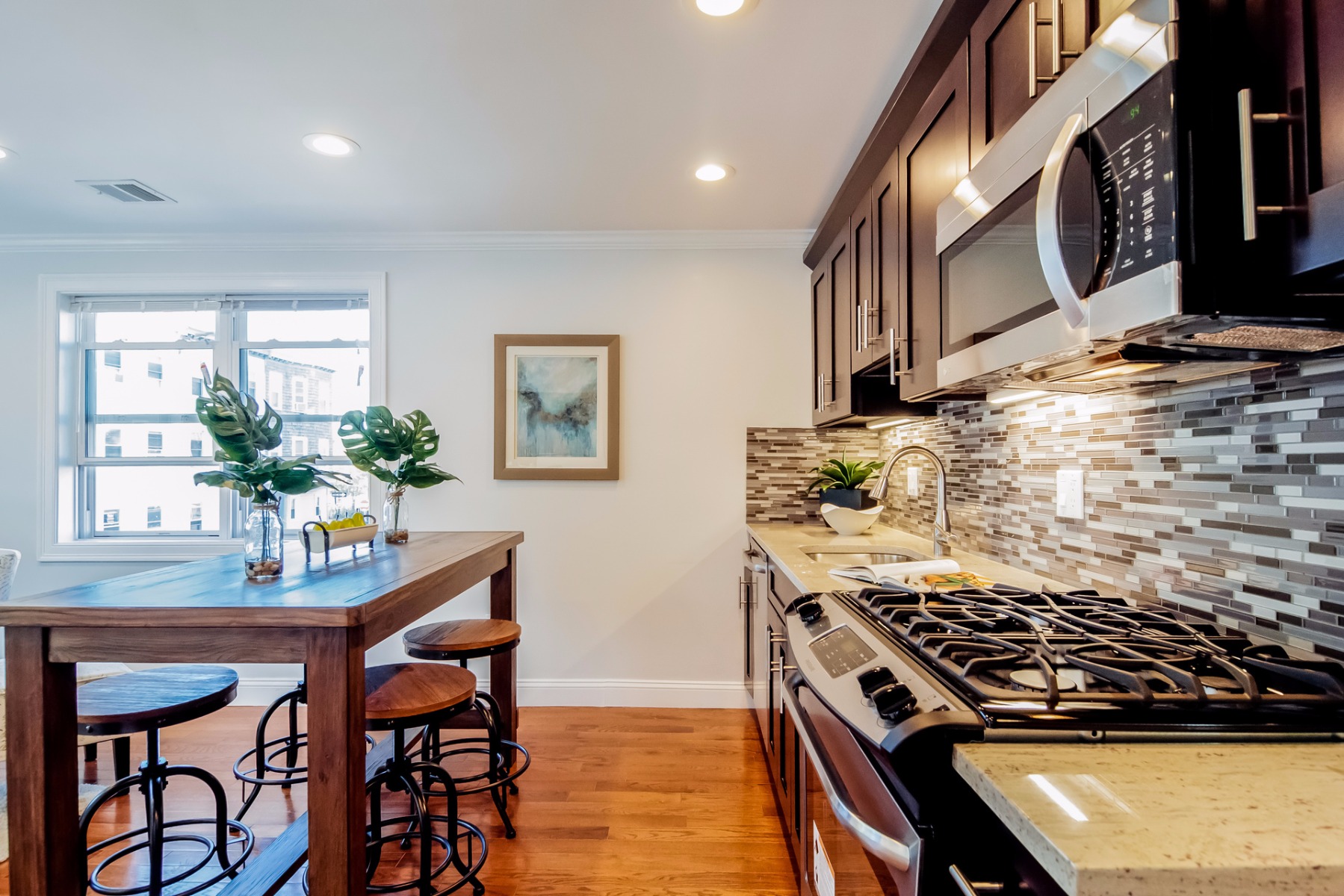 3 bed, 1 bath apartment for rent at 110 Maverick St Unit 2, East Boston — photo 3 of 4