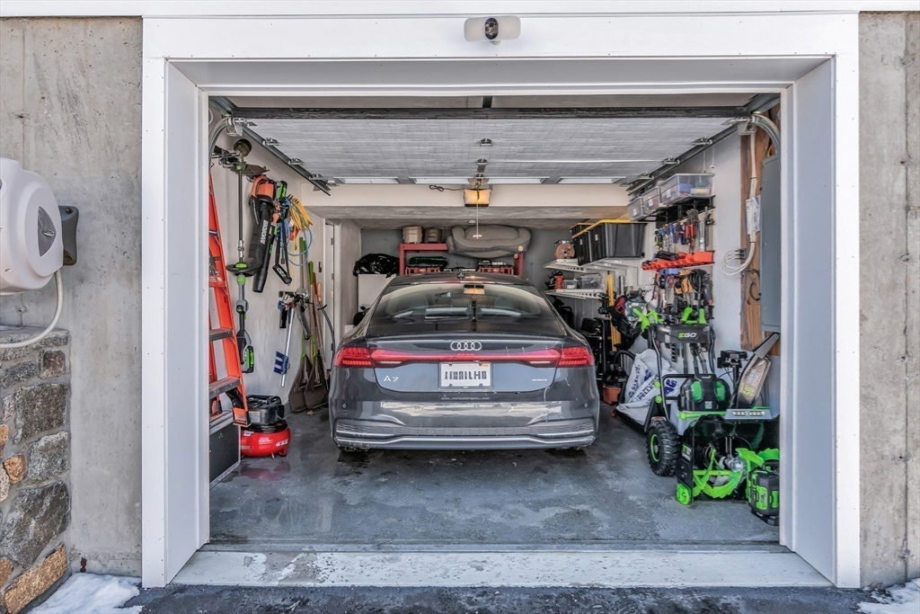 6 Gedney Dr, Peabody