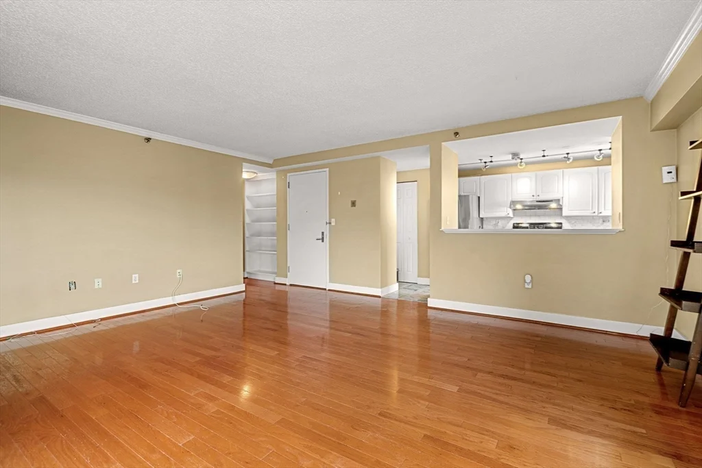 15 North Beacon St, Allston