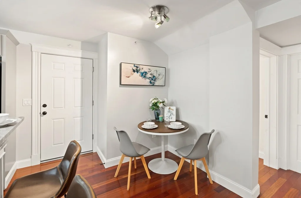 15 Millmont St, Roxbury