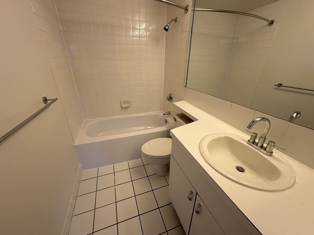 1933 Commonwealth Ave, Brighton