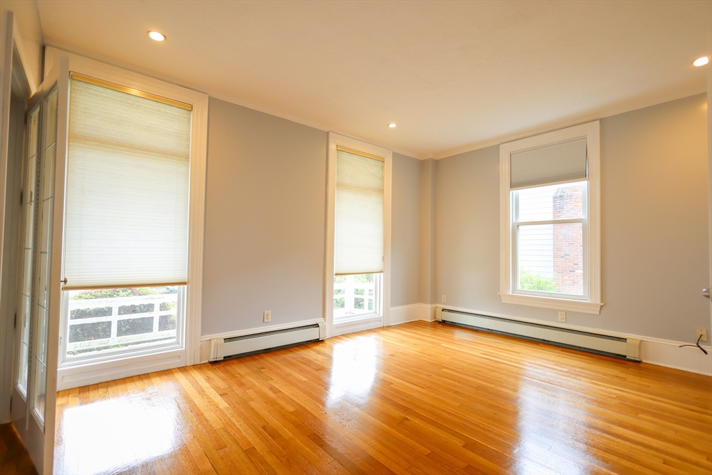 50 Maple St, Braintree