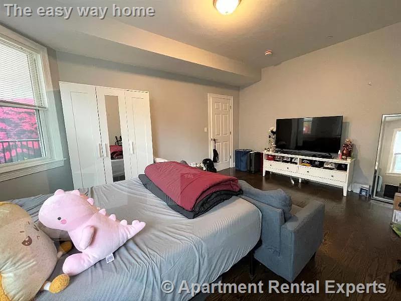 17 Harvard Ter, Allston
