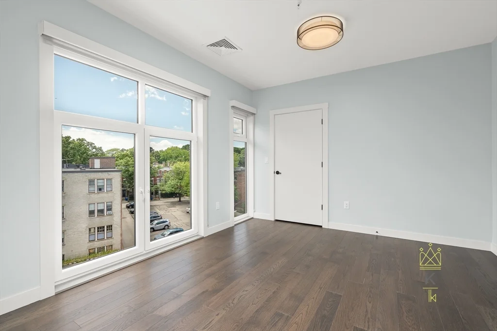 54 Auburn, Coolidge Corner