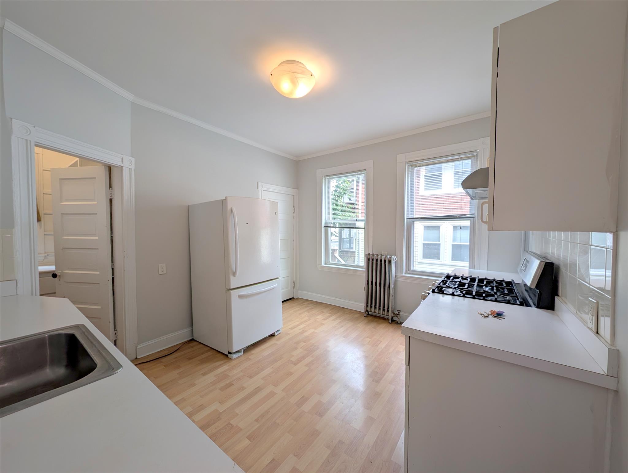 15 Farragut Ave, West Somerville