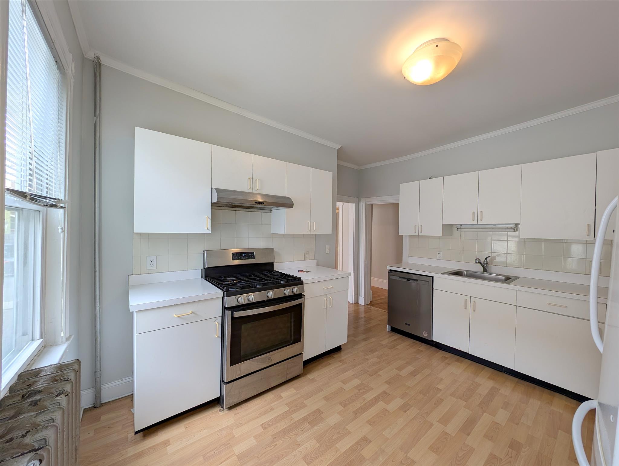 15 Farragut Ave, West Somerville