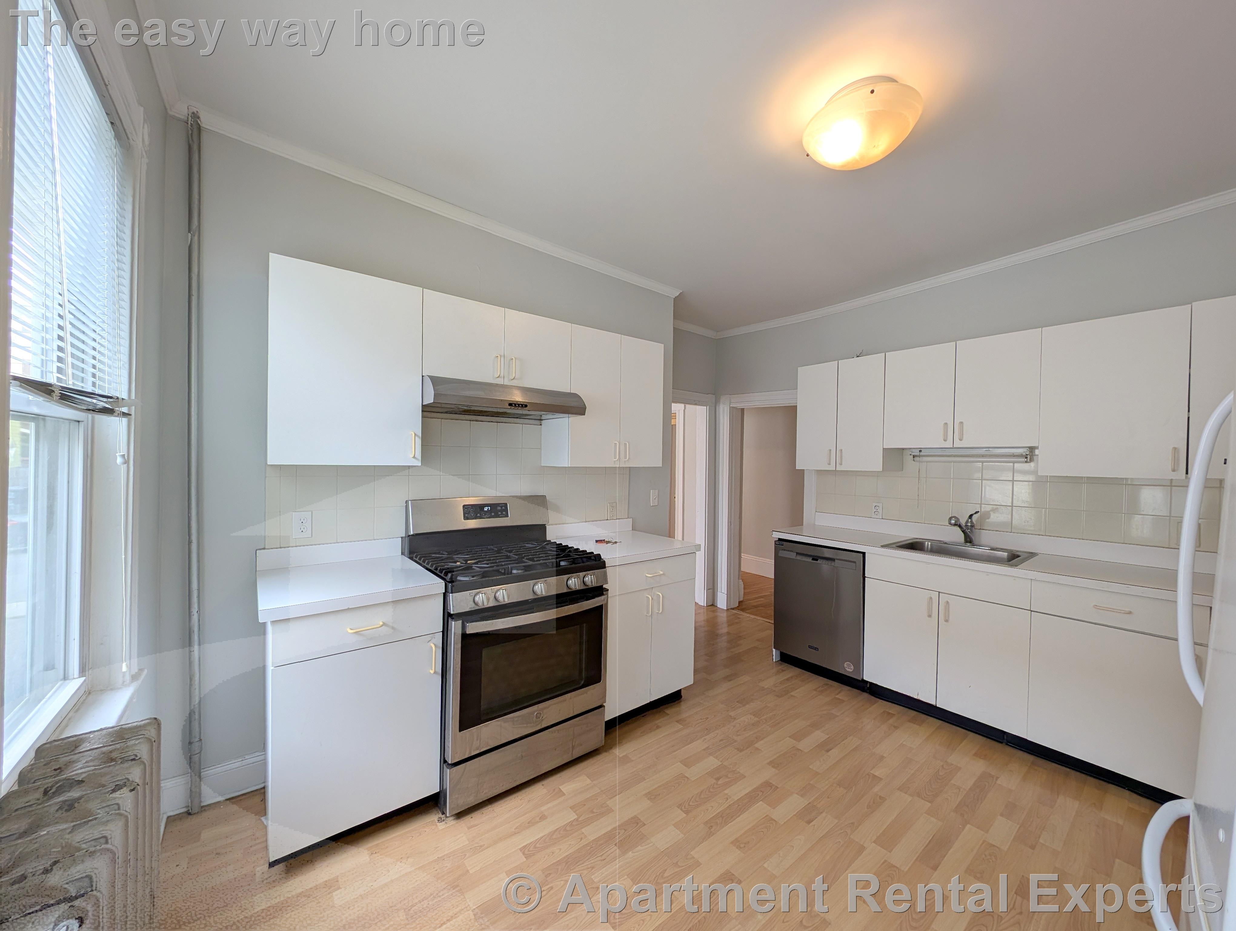 13 Farragut Ave, Teele Square