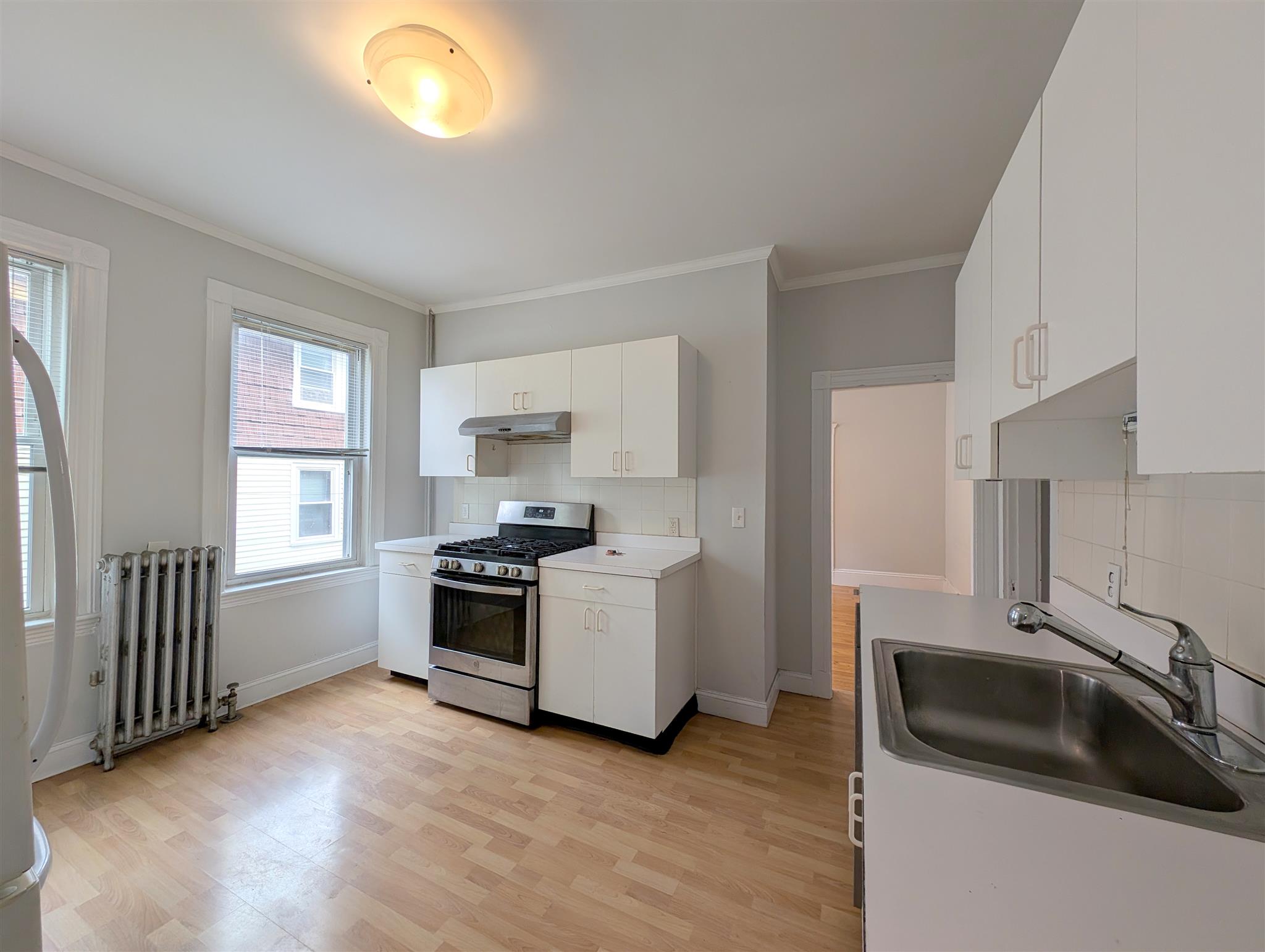 15 Farragut Ave, West Somerville