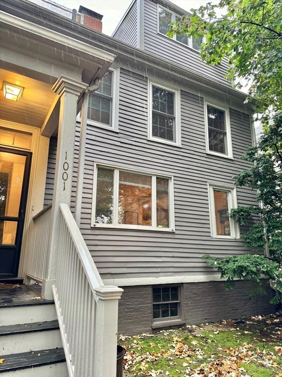 1001 Memorial Dr, Riverside