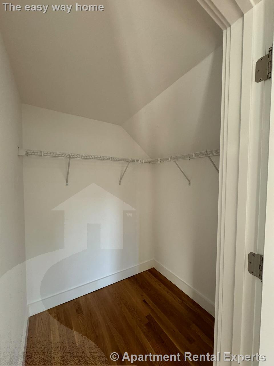 22 Harris Rd, Medford