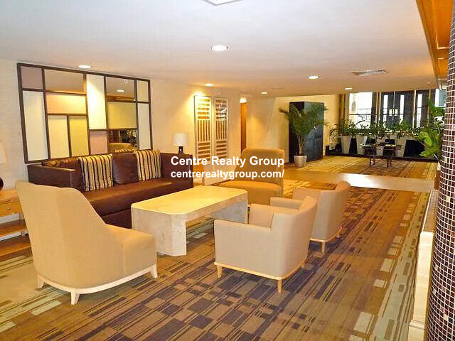 101 Monmouth Ct, Longwood