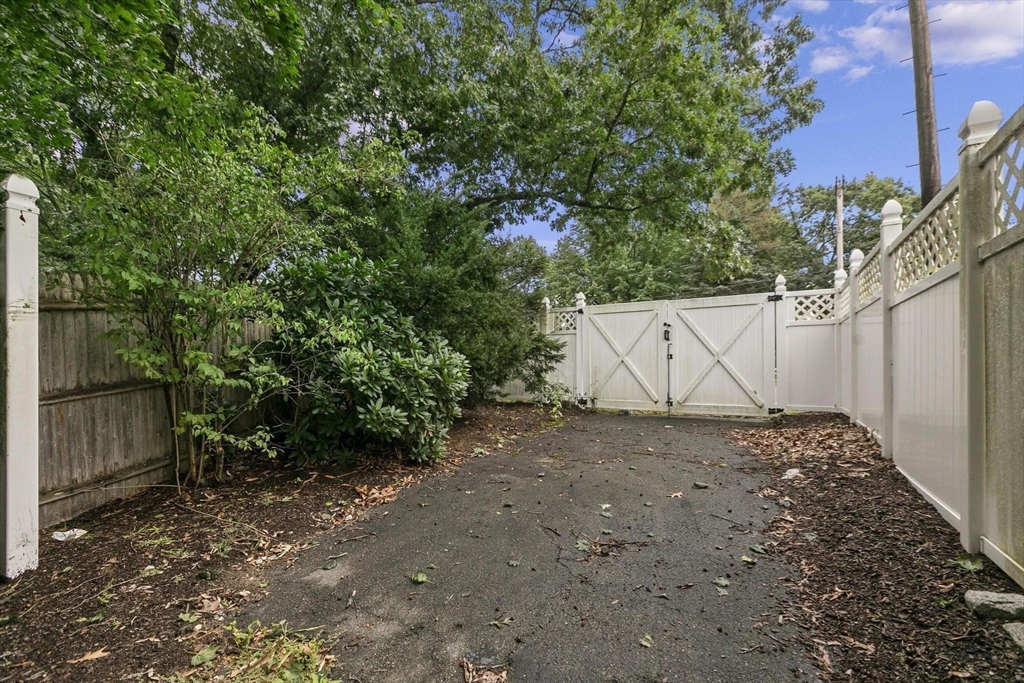 1 Martin Rd, Wellesley