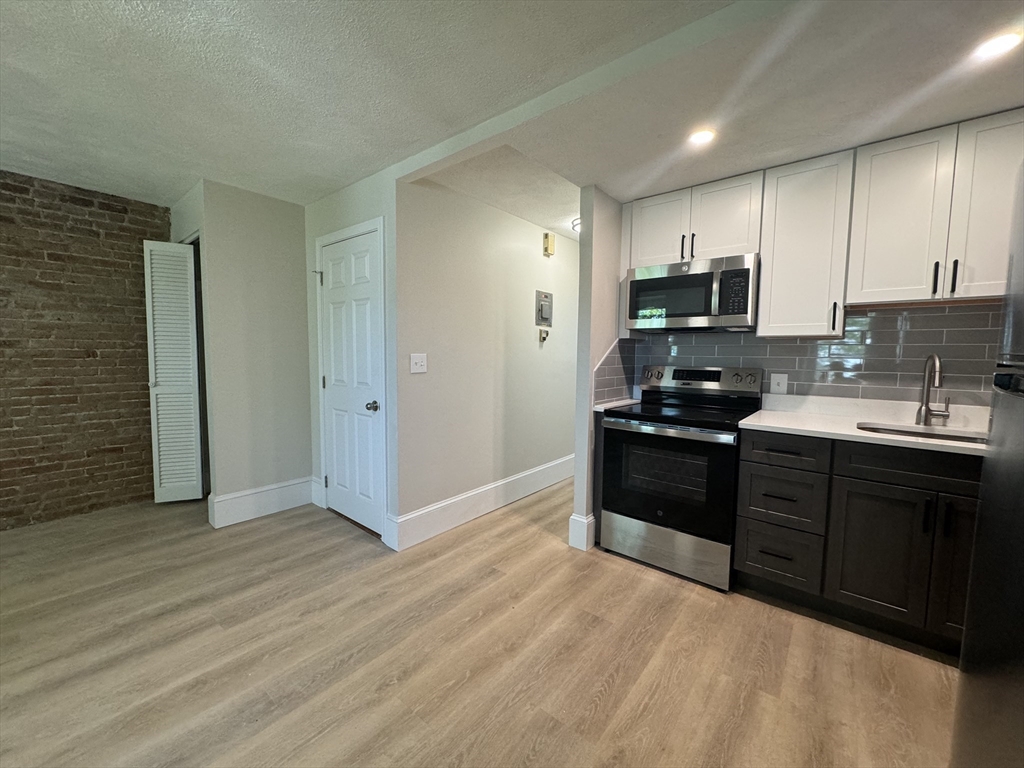 685 E 7th St, South Boston