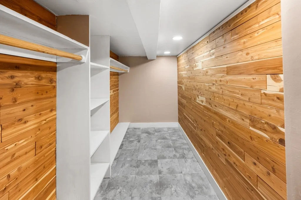 330 1/2 E St, South Boston