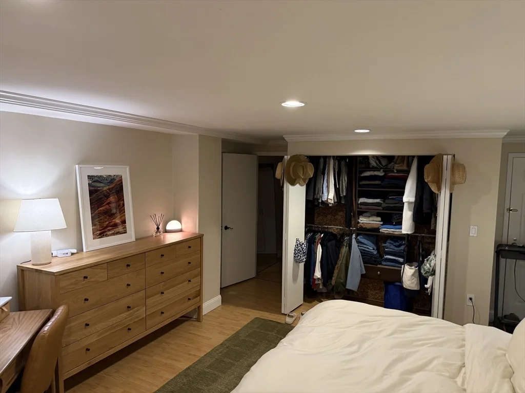 108 Gainsborough St, Fenway