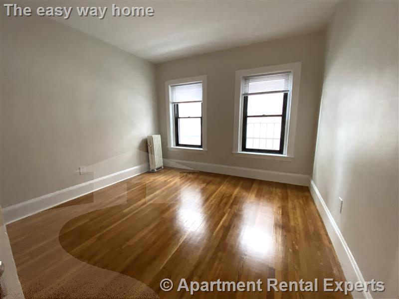 1039 Massachusetts Ave, Harvard Square