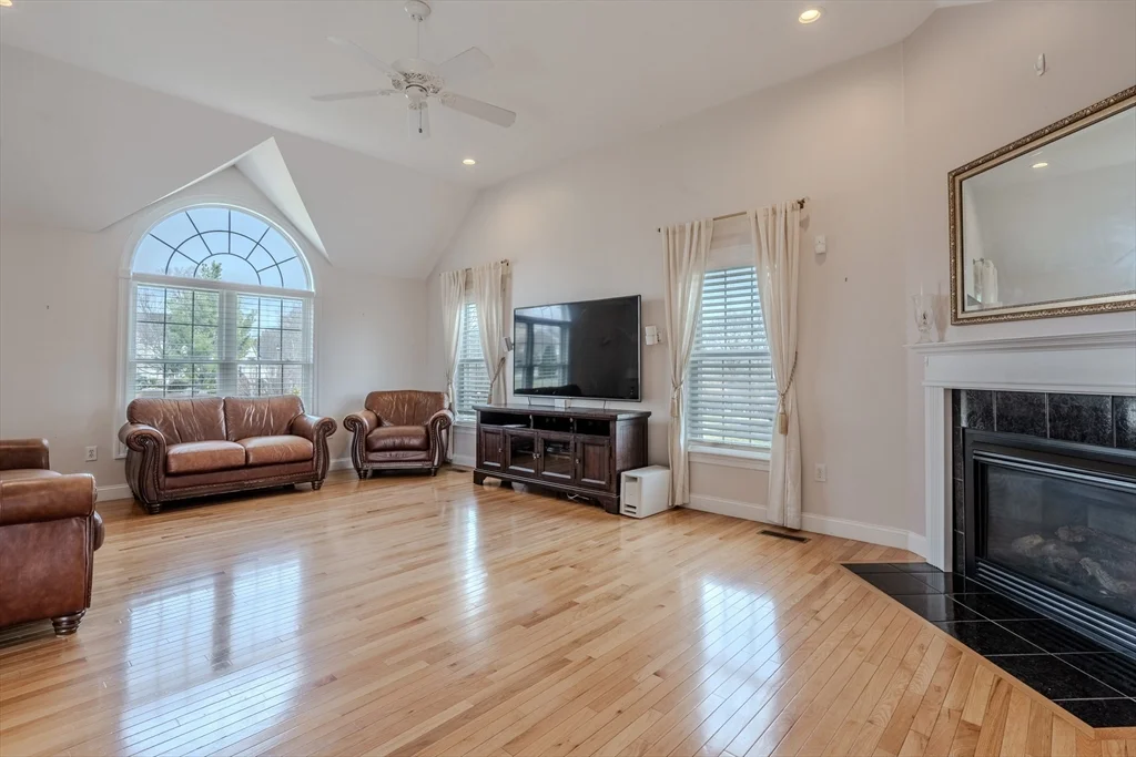 9 Kettle Way, Dracut