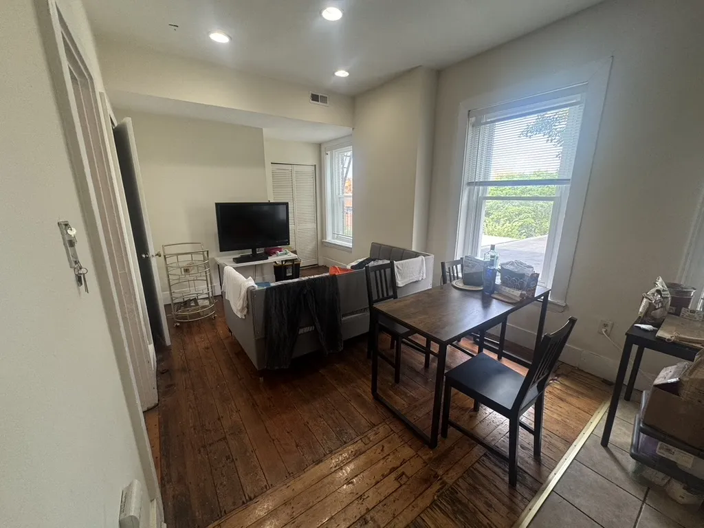 227 Roxbury St, Roxbury