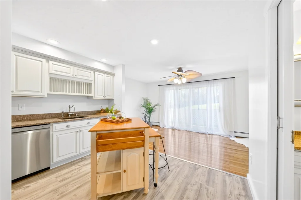 82 Camelot Dr, Worcester